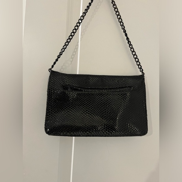 Kelly Wynne Snakeskin Crossbody 🖤 - Picture 5 of 8